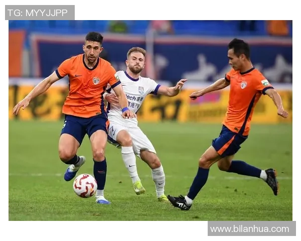 外国足球球星加盟大连队引发热议助力中超联赛发展潜力无限