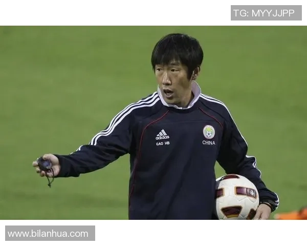 山东足球俱乐部球星引领新时代足坛风潮展现个人魅力与团队精神